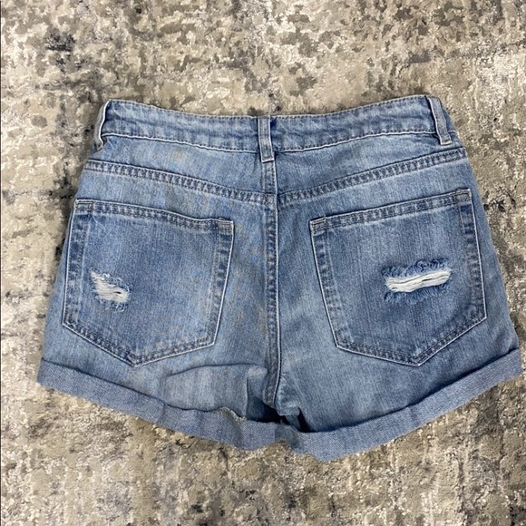 H&M ripped jean shorts - Picture 2 of 2